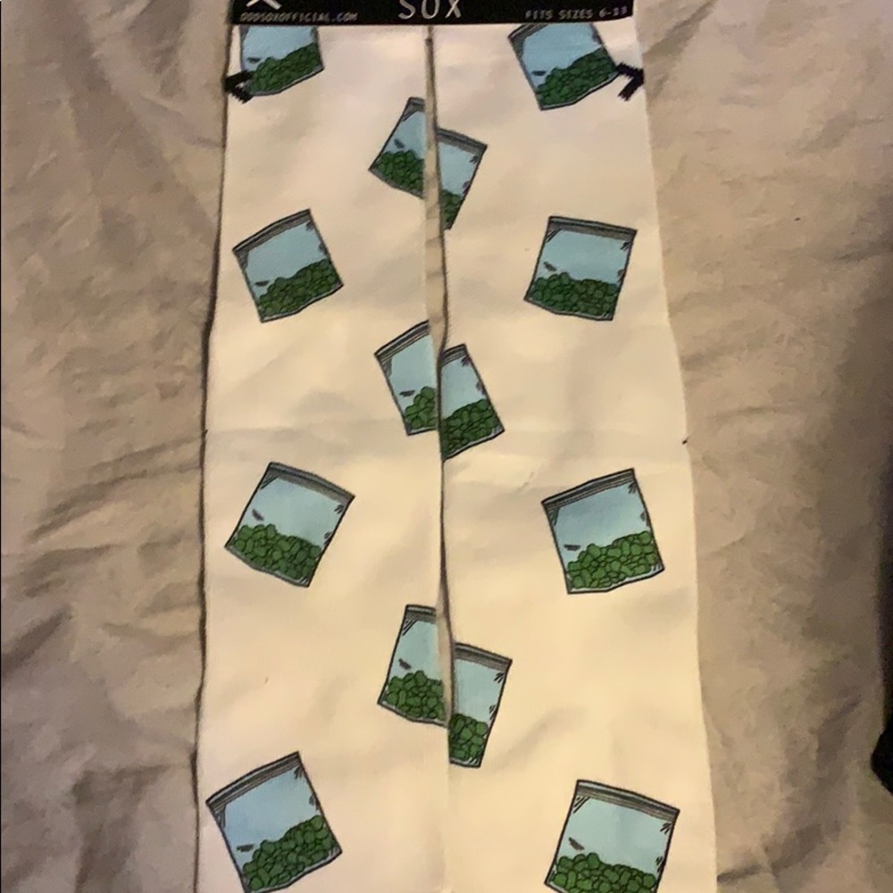 Odd Sox pucks socks size 6-13